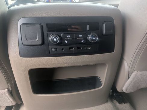 Used 2020 GMC Yukon XL SLT w/ Premium Edition image 19