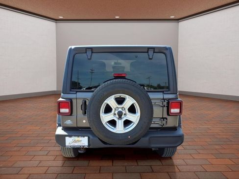 Used 2018 Jeep Wrangler Unlimited Sport S AWD/4WD image 6