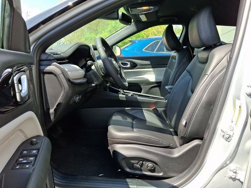 New 2026 Jeep Compass Limited image 9