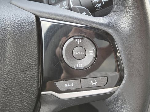 Used 2021 Honda Pilot Touring image 11