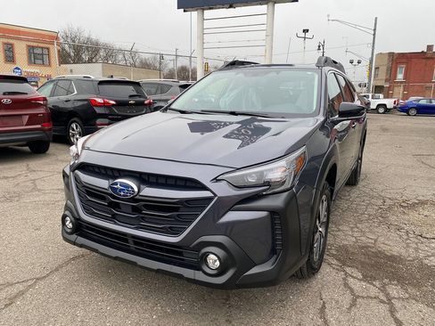 Used 2025 Subaru Outback Premium w/ Popular Package #1A image 2