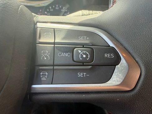 Used 2025 Jeep Compass Trailhawk AWD/4WD image 16