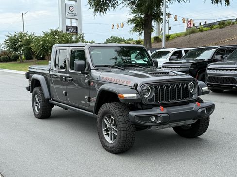 Used 2025 Jeep Gladiator Mojave w/ Convenience Group AWD/4WD image 7