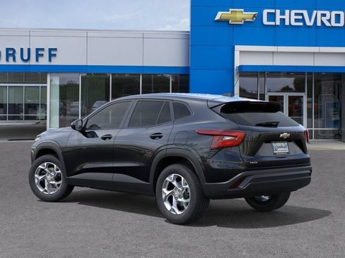 New 2026 Chevrolet Trax LS w/ LS Convenience Package FWD image 3