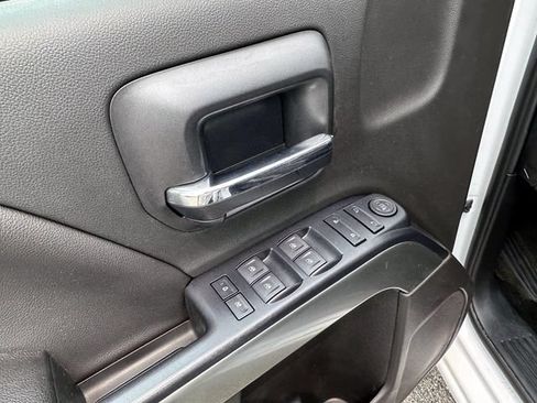 Used 2018 Chevrolet Silverado 1500 LT AWD/4WD image 17