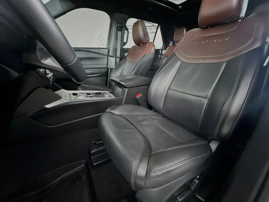 Used 2023 Ford Explorer Platinum w/ Technology Package AWD/4WD image 22