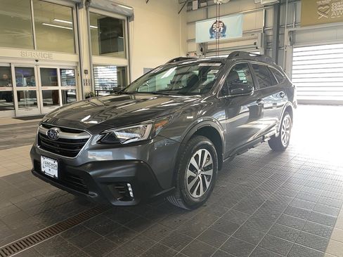 Used 2021 Subaru Outback Premium image 3