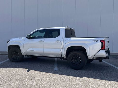 Used 2025 Toyota Tacoma TRD Sport AWD/4WD image 3