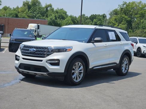 Used 2022 Ford Explorer XLT w/ Equipment Group 202A RWD image 2