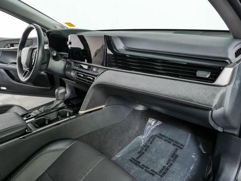 Used 2025 Toyota Camry XLE w/ Premium Plus Package FWD image 22