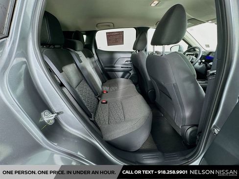 Used 2025 Nissan Kicks SV AWD/4WD image 24