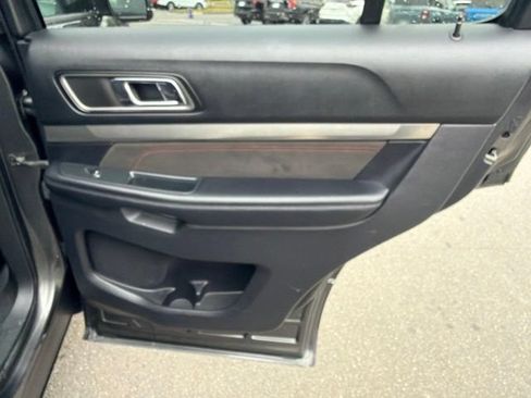 Used 2018 Ford Explorer XLT w/ Equipment Group 202A AWD/4WD image 28