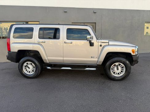 Used 2006 HUMMER H3 w/ Chrome Appearance Package image 7