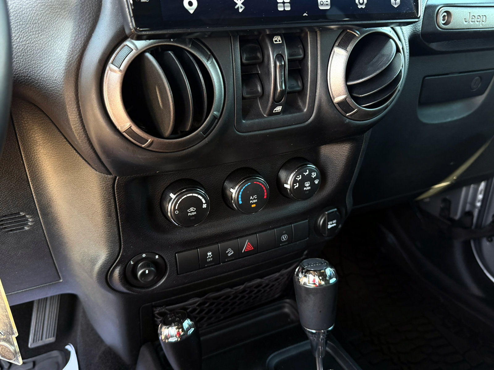 Used 2018 Jeep Wrangler Unlimited Sport AWD/4WD image 20