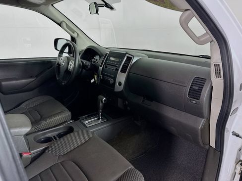 Used 2012 Nissan Frontier SV w/ Sport Appearance Pkg AWD/4WD image 33