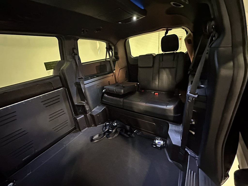 Used 2014 Dodge Grand Caravan R/T w/ Trailer Tow Group FWD image 14
