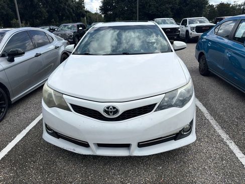 Used 2014 Toyota Camry SE FWD image 2