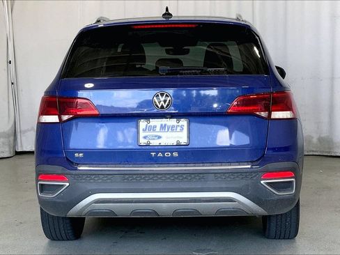 Used 2023 Volkswagen Taos SE FWD image 4