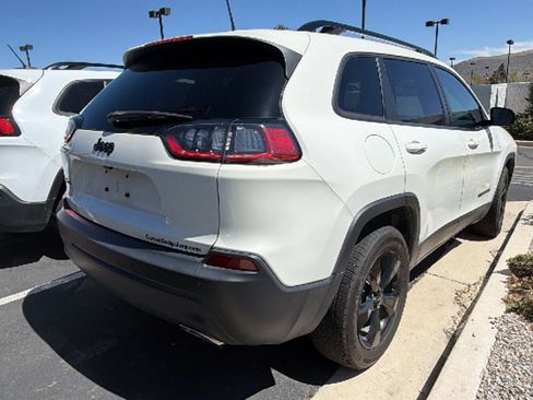 Used 2019 Jeep Cherokee Latitude Plus image 2