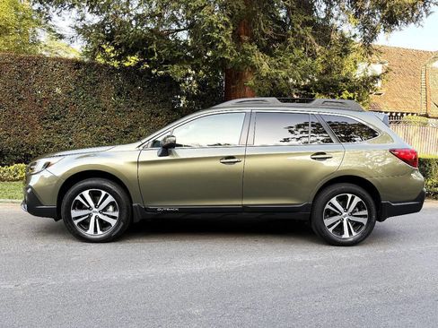 Used 2018 Subaru Outback 3.6R Limited AWD/4WD image 3