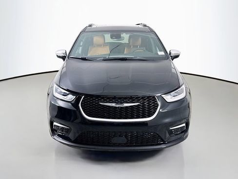 New 2026 Chrysler Pacifica Pinnacle image 2
