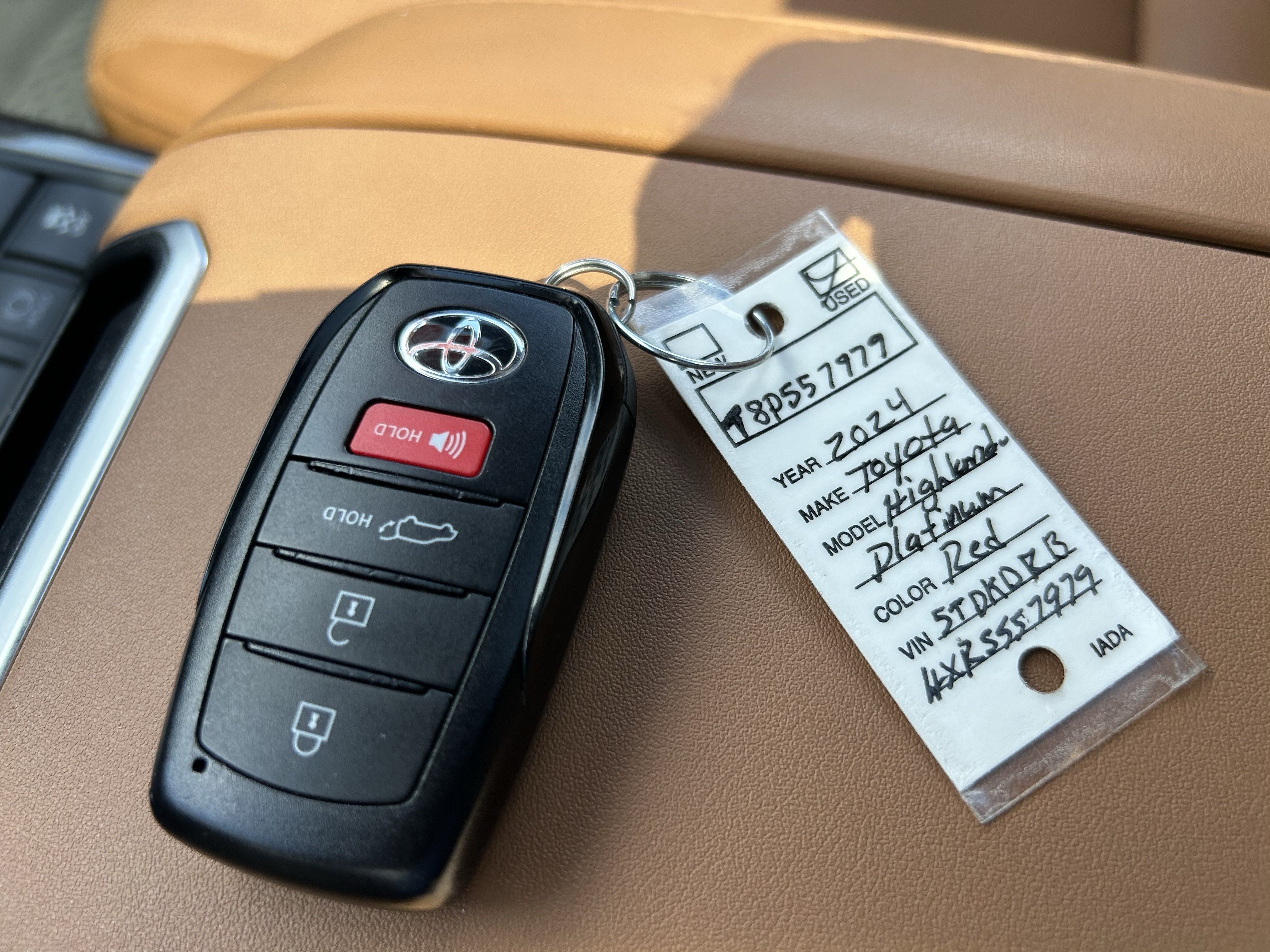 Used 2024 Toyota Highlander Platinum AWD/4WD image 38