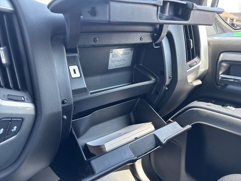 Used 2018 Chevrolet Silverado 1500 LT w/ All Star Edition image 39