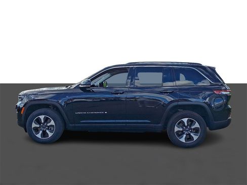 Used 2023 Jeep Grand Cherokee 4WD 4xe w/ Luxury Tech Group II image 4