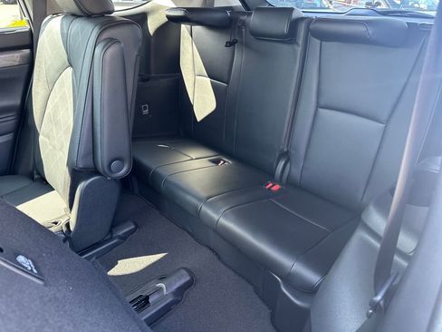 Used 2024 Toyota Highlander Platinum image 15