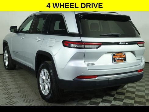 Used 2023 Jeep Grand Cherokee Limited AWD/4WD image 4
