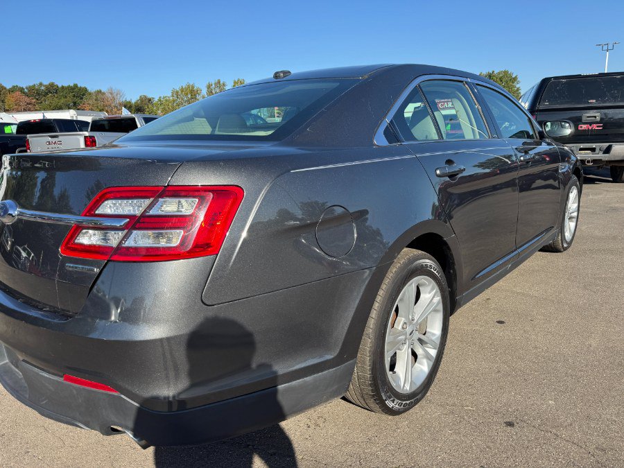 Used 2018 Ford Taurus SE FWD image 11