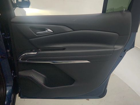 Used 2025 Chevrolet Traverse LT w/ Driver Confidence Package FWD image 26