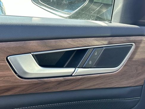 Certified 2026 Volkswagen Atlas SE w/ Panoramic Sunroof Package FWD image 18