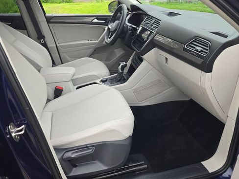 Used 2022 Volkswagen Tiguan SE AWD/4WD image 6