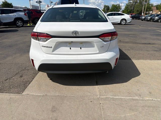 Used 2025 Toyota Corolla LE FWD image 6