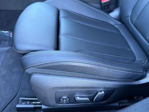 Used 2025 BMW 330i Sedan w/ Premium Package RWD image 14