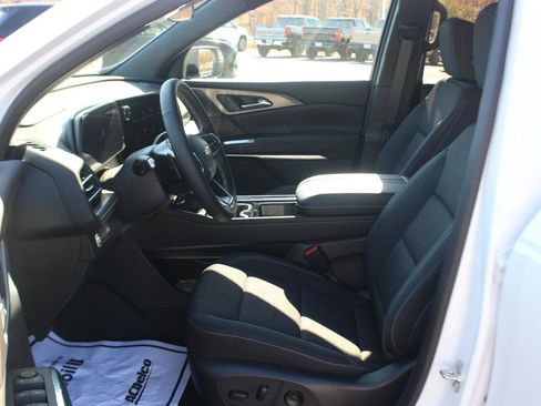 New 2025 Chevrolet Traverse LT w/ Driver Confidence Package image 12