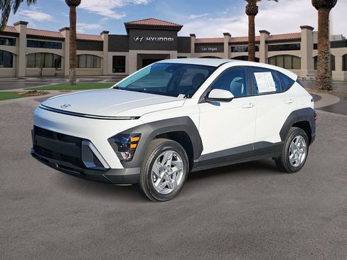 Certified 2025 Hyundai Kona SE image 4