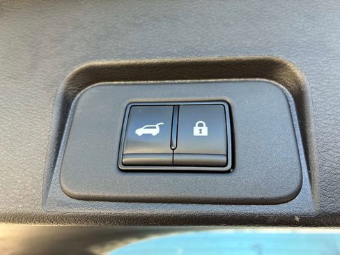 Used 2024 Nissan Rogue SV image 14