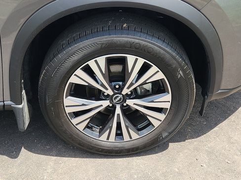 Used 2023 Nissan Rogue SV AWD/4WD image 8