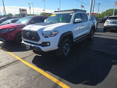 Used 2022 Toyota Tacoma TRD Off-Road w/ Technology Package AWD/4WD image 3