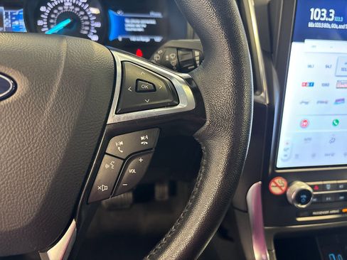 Used 2024 Ford Edge Titanium image 31