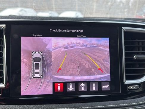 Used 2022 Chrysler Pacifica Limited image 25