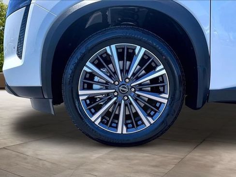 New 2026 Nissan Pathfinder Platinum w/ Lighting Package AWD/4WD image 13