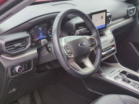 Used 2022 Ford Explorer XLT w/ Equipment Group 202A image 10