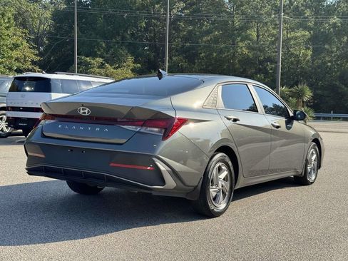 Used 2025 Hyundai Elantra SE FWD image 22