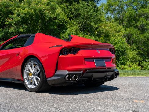 Used 2022 Ferrari 812 GTS RWD image 21