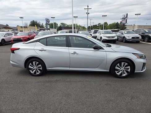 Used 2024 Nissan Altima 2.5 S FWD image 2