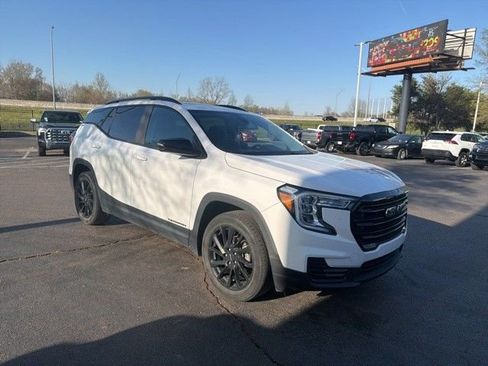 Used 2023 GMC Terrain SLE w/ Driver Convenience Package image 1