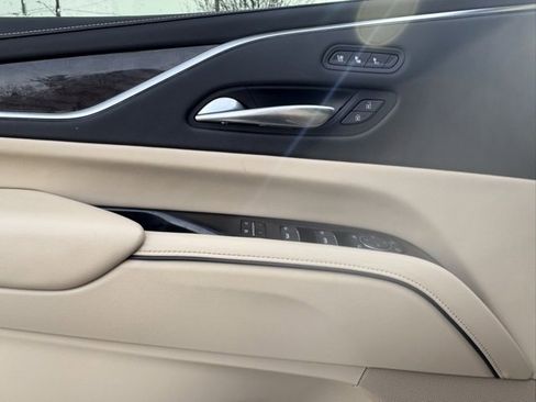 Used 2022 Cadillac Escalade Premium Luxury image 23